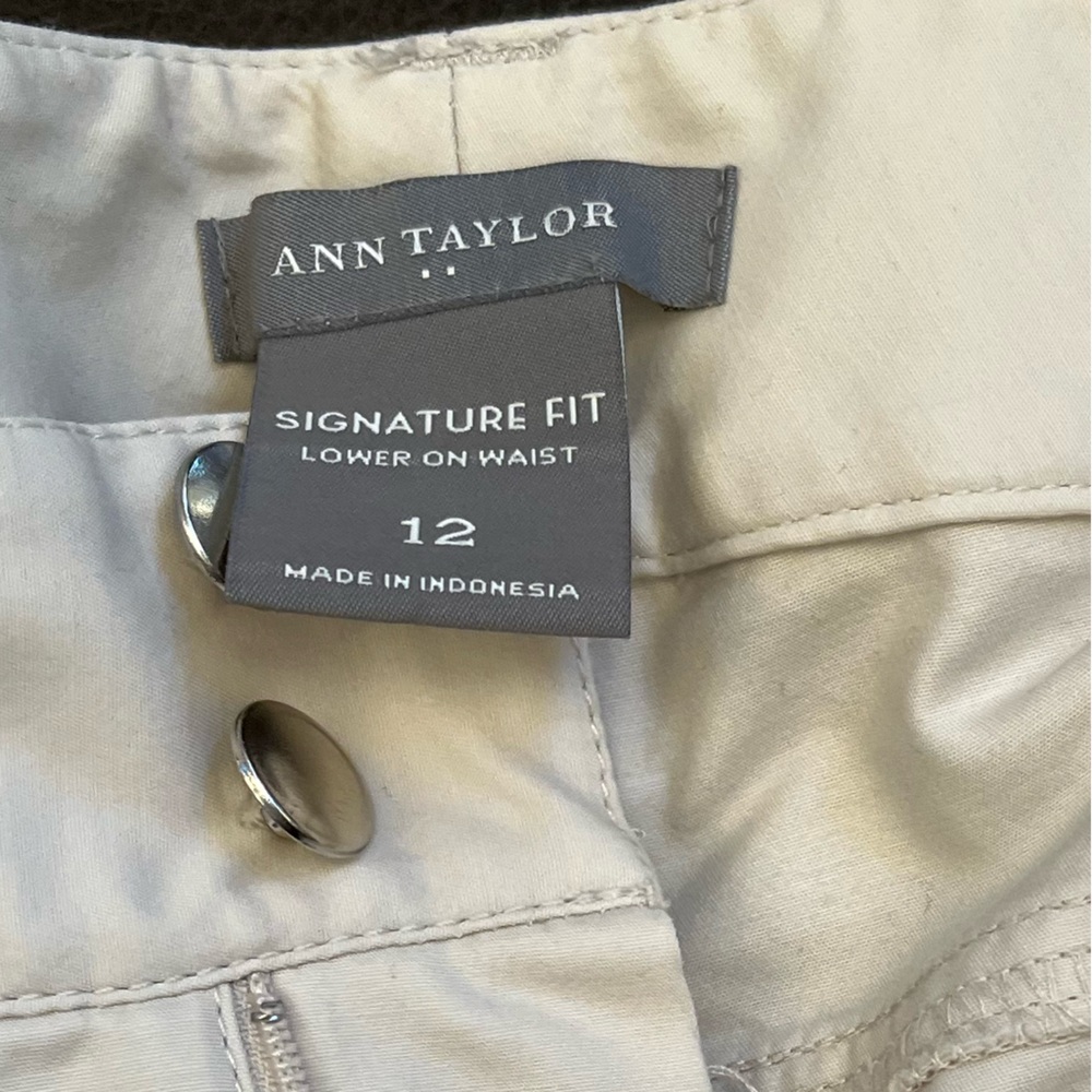 Ann Taylor signature fit size 12 cream colored pants, small mark on leg - Picture 2 of 4